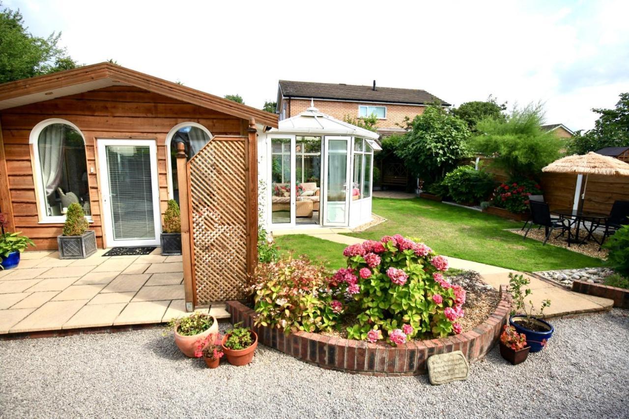 Formby Pinewood Studio B&B 외부 사진