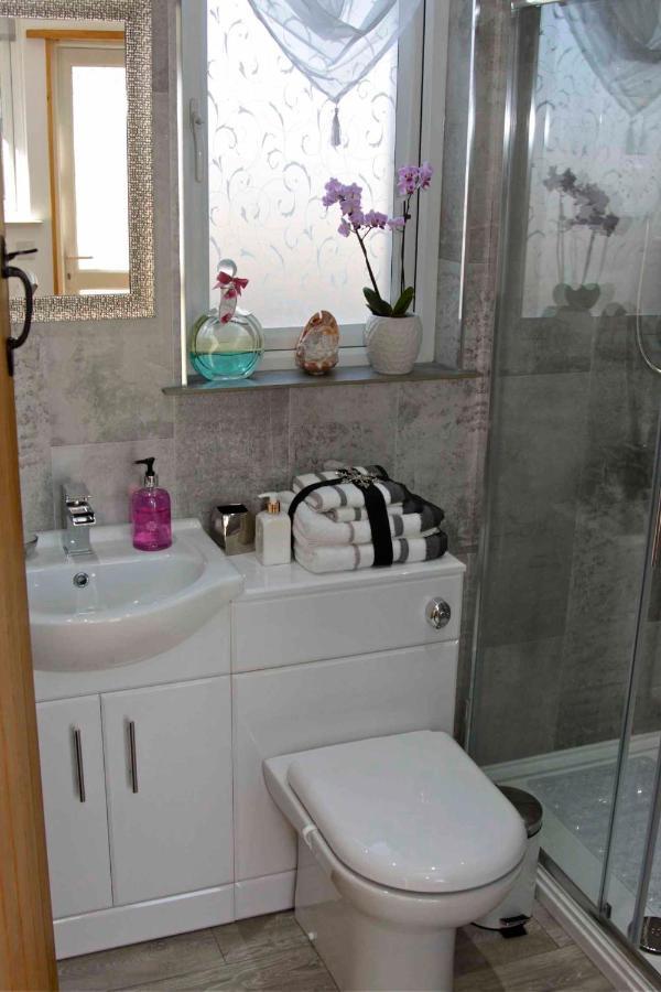 Formby Pinewood Studio B&B 외부 사진