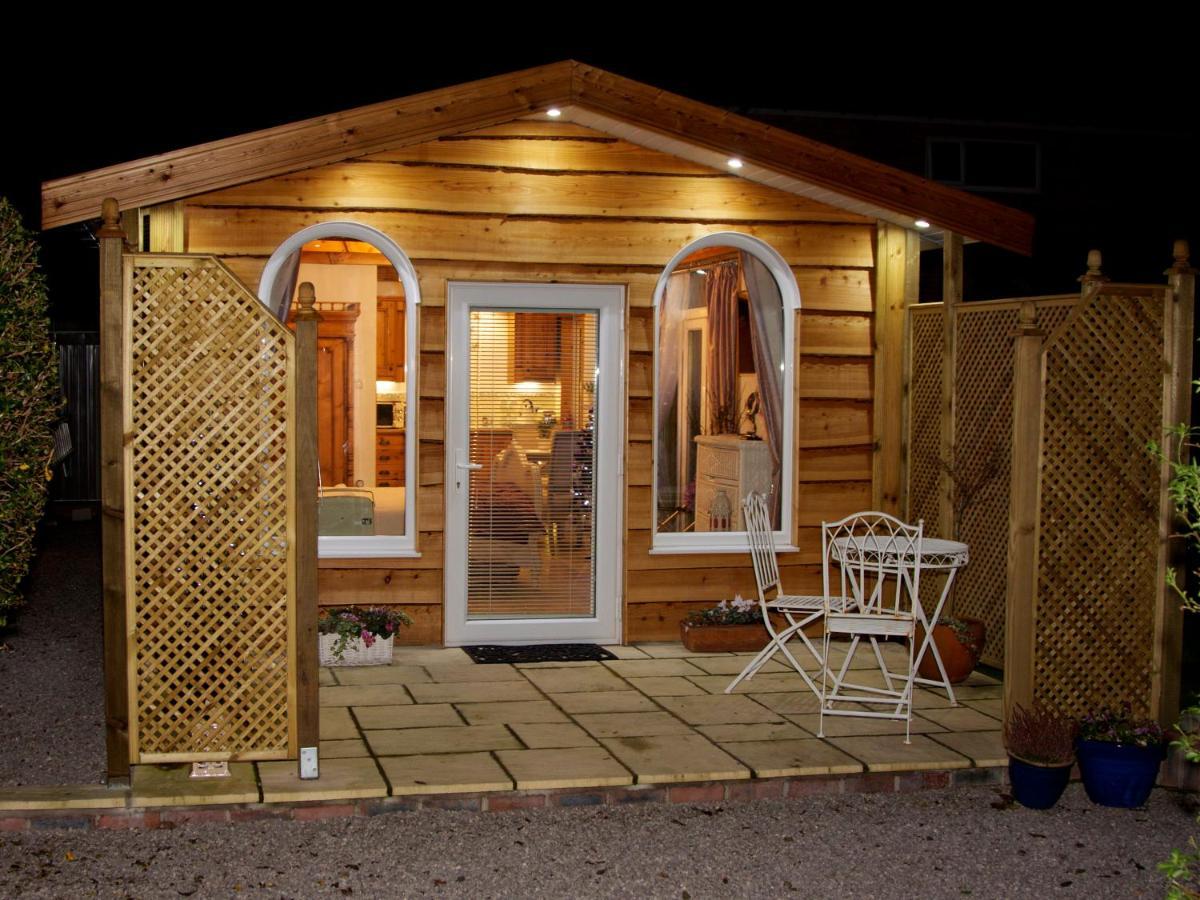 Formby Pinewood Studio B&B 외부 사진