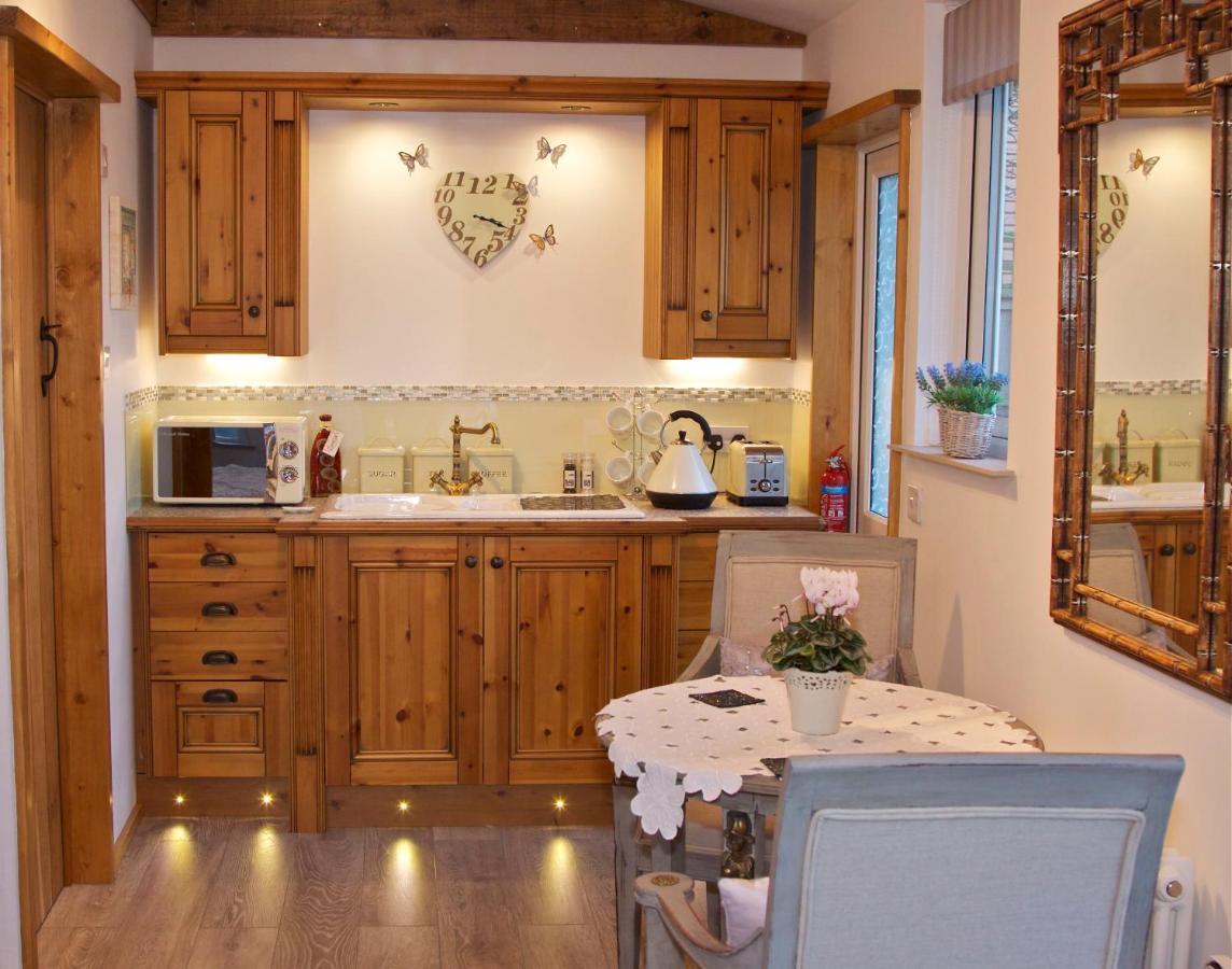 Formby Pinewood Studio B&B 외부 사진