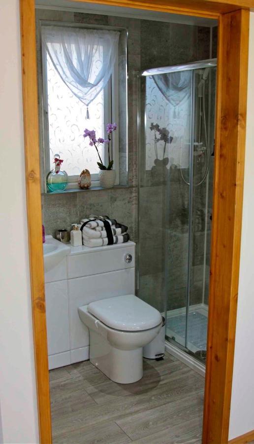 Formby Pinewood Studio B&B 외부 사진